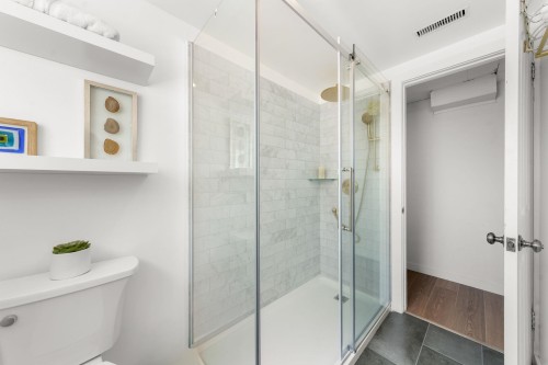 1118 Wendel Place, North Vancouver, BC - Indoor Photo Showing Bathroom