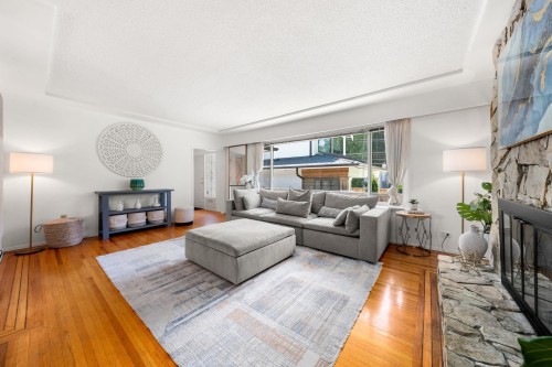 1118 Wendel Place, North Vancouver, BC - Indoor Photo Showing Living Room With Fireplace
