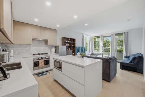 602-4168 Lougheed Highway, Burnaby, BC - Indoor Photo Showing Kitchen With Double Sink With Upgraded Kitchen