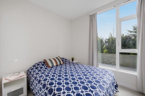 602-4168 Lougheed Highway, Burnaby, BC - Indoor Photo Showing Bedroom