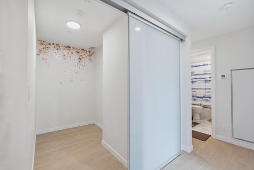 602-4168 Lougheed Highway, Burnaby, BC - Indoor Photo Showing Other Room
