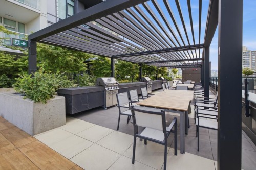 602-4168 Lougheed Highway, Burnaby, BC - Outdoor With Exterior