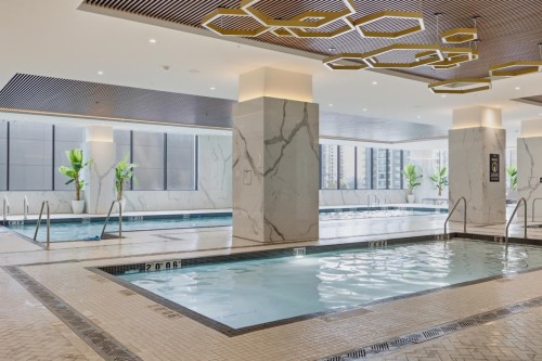 602-4168 Lougheed Highway, Burnaby, BC - Indoor Photo Showing Other Room With In Ground Pool