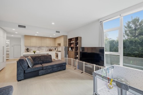 602-4168 Lougheed Highway, Burnaby, BC - Indoor Photo Showing Other Room
