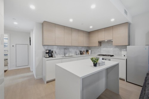 602-4168 Lougheed Highway, Burnaby, BC - Indoor Photo Showing Kitchen