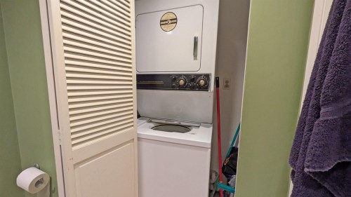 1339 Chestnut Street, Vancouver, BC - Indoor Photo Showing Laundry Room