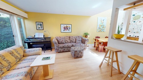 1339 Chestnut Street, Vancouver, BC - Indoor Photo Showing Living Room