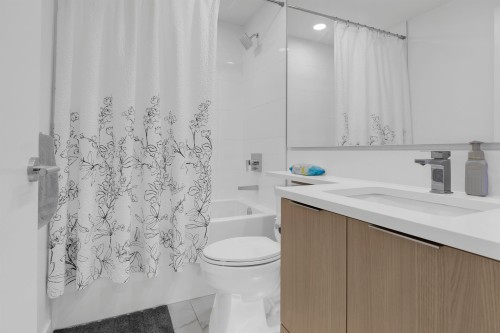 1106-7769 Park Crescent, Burnaby, BC - Indoor Photo Showing Bathroom
