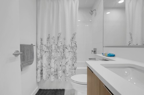 1106-7769 Park Crescent, Burnaby, BC - Indoor Photo Showing Bathroom