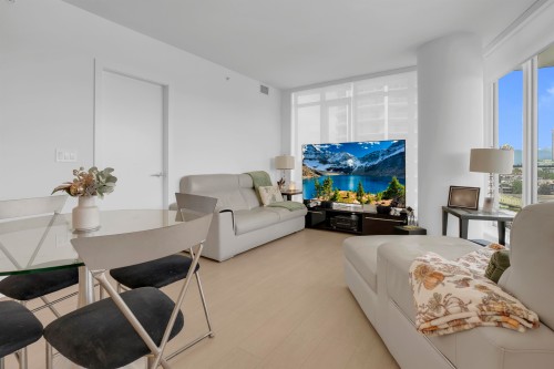 1106-7769 Park Crescent, Burnaby, BC - Indoor Photo Showing Living Room