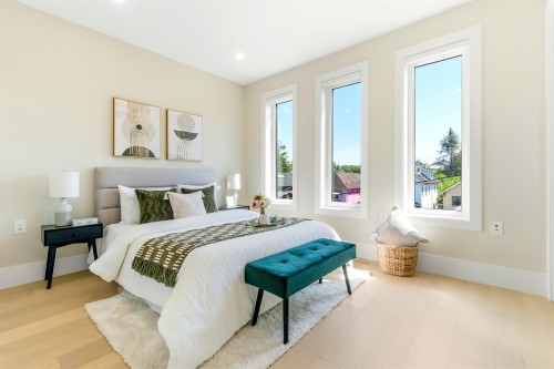 2-1826 2Nd Avenue E, Vancouver, BC - Indoor Photo Showing Bedroom