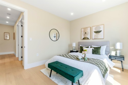 2-1826 2Nd Avenue E, Vancouver, BC - Indoor Photo Showing Bedroom