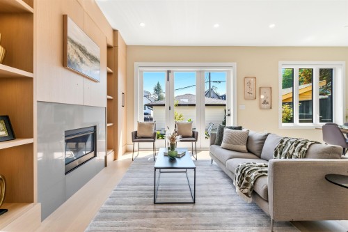 2-1826 2Nd Avenue E, Vancouver, BC - Indoor Photo Showing Living Room With Fireplace