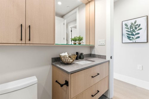 2-1826 2Nd Avenue E, Vancouver, BC - Indoor Photo Showing Other Room