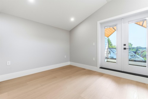 2-1826 2Nd Avenue E, Vancouver, BC - Indoor Photo Showing Other Room