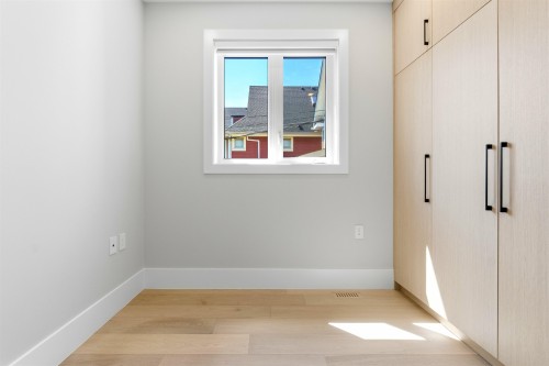 2-1826 2Nd Avenue E, Vancouver, BC - Indoor Photo Showing Other Room