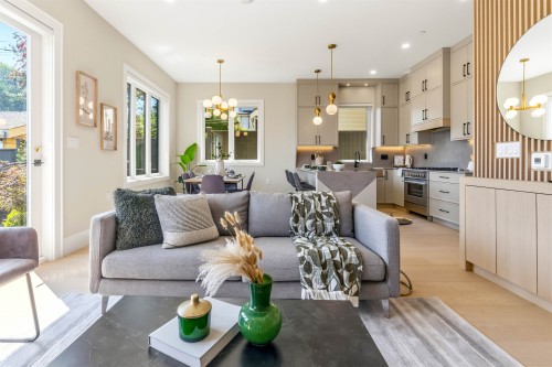 2-1826 2Nd Avenue E, Vancouver, BC - Indoor Photo Showing Living Room