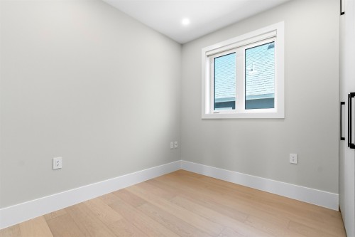 2-1826 2Nd Avenue E, Vancouver, BC - Indoor Photo Showing Other Room