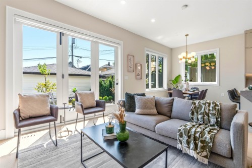 2-1826 2Nd Avenue E, Vancouver, BC - Indoor Photo Showing Living Room
