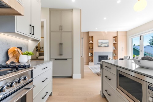 2-1826 2Nd Avenue E, Vancouver, BC - Indoor Photo Showing Kitchen With Upgraded Kitchen