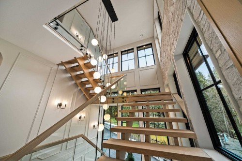 135 Oak Court, Anmore, BC - Indoor Photo Showing Other Room