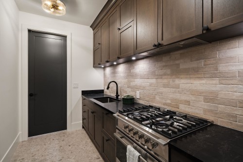 135 Oak Court, Anmore, BC - Indoor Photo Showing Kitchen With Upgraded Kitchen
