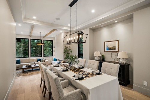 135 Oak Court, Anmore, BC - Indoor Photo Showing Dining Room