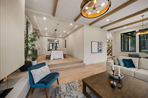 135 Oak Court, Anmore, BC - Indoor Photo Showing Living Room
