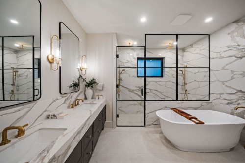 135 Oak Court, Anmore, BC - Indoor Photo Showing Bathroom