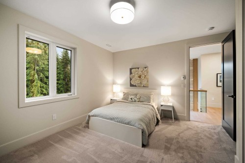 135 Oak Court, Anmore, BC - Indoor Photo Showing Bedroom