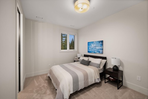 135 Oak Court, Anmore, BC - Indoor Photo Showing Bedroom