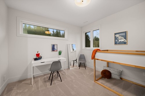 135 Oak Court, Anmore, BC - Indoor Photo Showing Other Room
