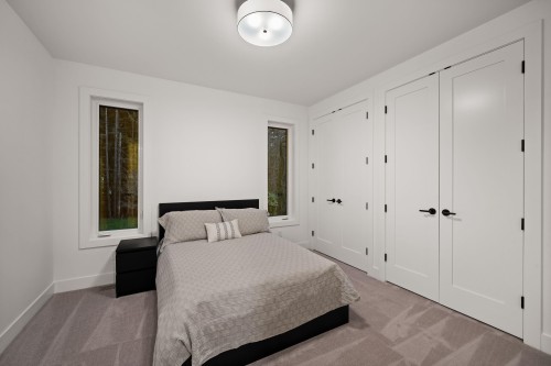 135 Oak Court, Anmore, BC - Indoor Photo Showing Bedroom