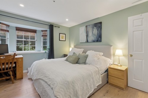 102-1689 4Th Avenue E, Vancouver, BC - Indoor Photo Showing Bedroom
