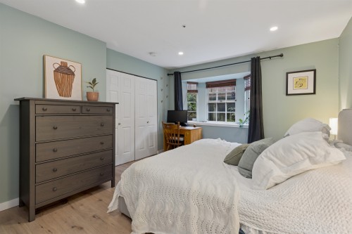 102-1689 4Th Avenue E, Vancouver, BC - Indoor Photo Showing Bedroom