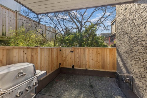 102-1689 4Th Avenue E, Vancouver, BC - Outdoor