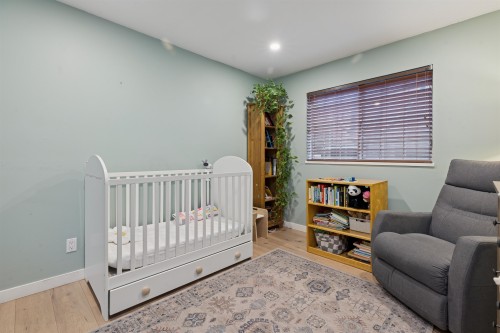 102-1689 4Th Avenue E, Vancouver, BC - Indoor Photo Showing Bedroom