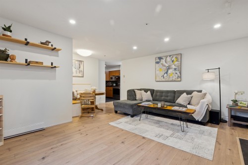 102-1689 4Th Avenue E, Vancouver, BC - Indoor Photo Showing Living Room