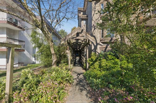 102-1689 4Th Avenue E, Vancouver, BC - Outdoor