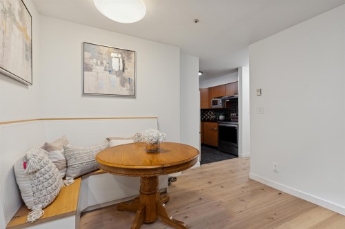 102-1689 4Th Avenue E, Vancouver, BC - Indoor Photo Showing Dining Room