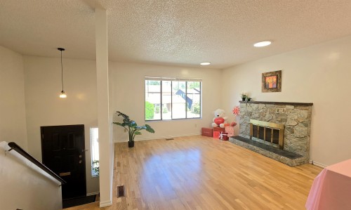 3220 Harwood Avenue, Coquitlam, BC - Indoor Photo Showing Living Room With Fireplace