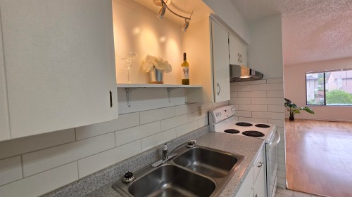 3220 Harwood Avenue, Coquitlam, BC - Indoor Photo Showing Kitchen With Double Sink