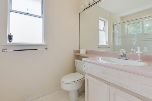 1565 Bramble Lane, Coquitlam, BC - Indoor Photo Showing Bathroom
