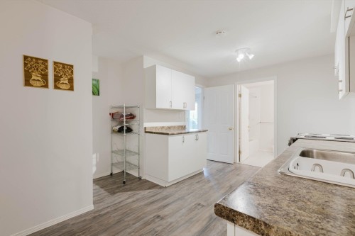 1565 Bramble Lane, Coquitlam, BC - Indoor Photo Showing Kitchen