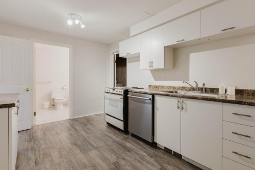1565 Bramble Lane, Coquitlam, BC - Indoor Photo Showing Kitchen