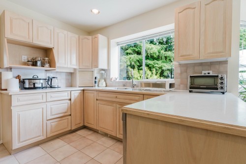 1565 Bramble Lane, Coquitlam, BC - Indoor Photo Showing Kitchen With Double Sink