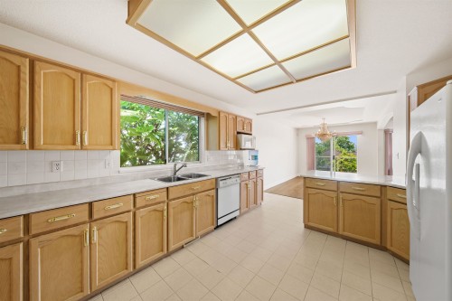 2677 Fortress Drive, Port Coquitlam, BC - Indoor Photo Showing Kitchen With Double Sink
