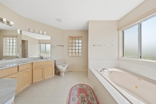 2677 Fortress Drive, Port Coquitlam, BC - Indoor Photo Showing Bathroom