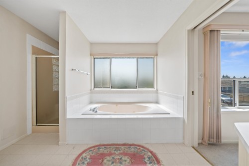 2677 Fortress Drive, Port Coquitlam, BC - Indoor Photo Showing Bathroom
