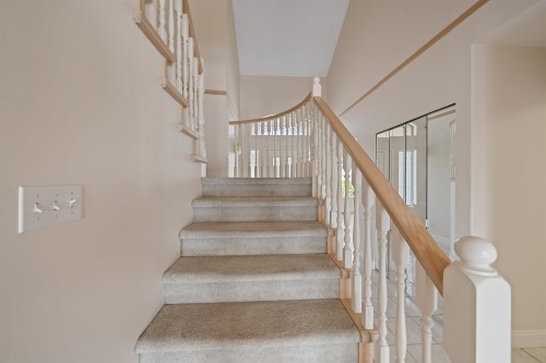 2677 Fortress Drive, Port Coquitlam, BC - Indoor Photo Showing Other Room